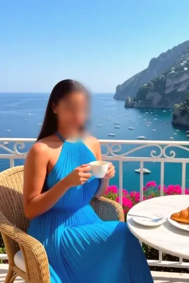 Amira, 40