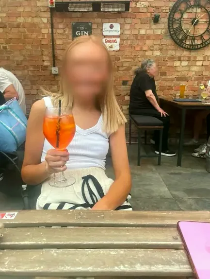 Anna, 26
