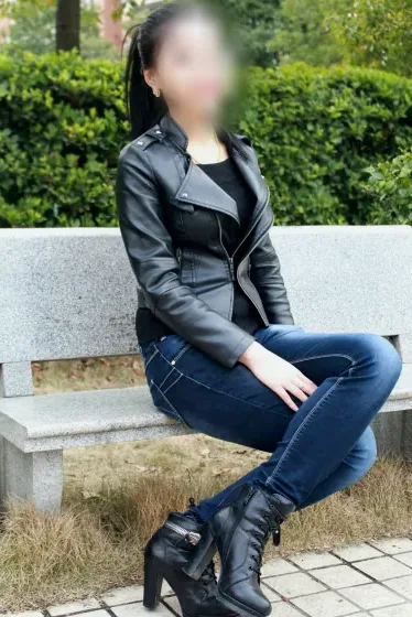 Claudia, 31