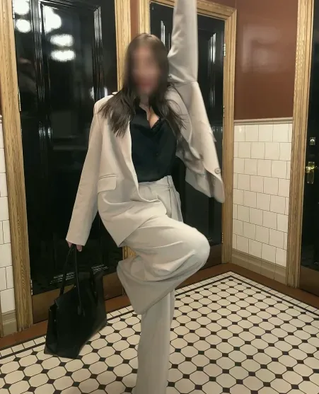 Daniela, 29