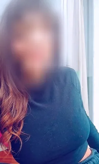 Ela, 33