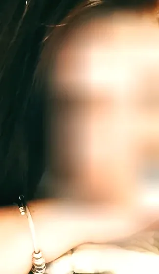 Emilia, 30