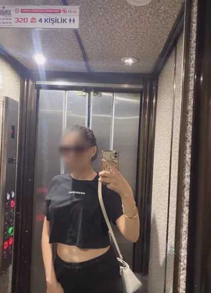Hanna, 33