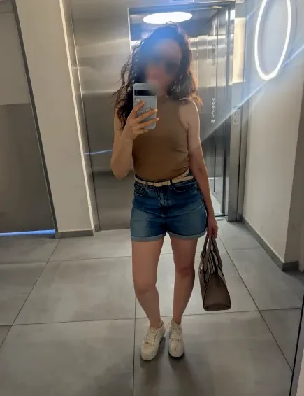 Larissa, 40