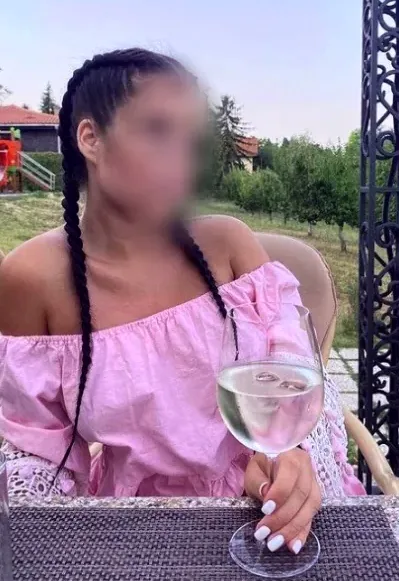 Larissa, 30