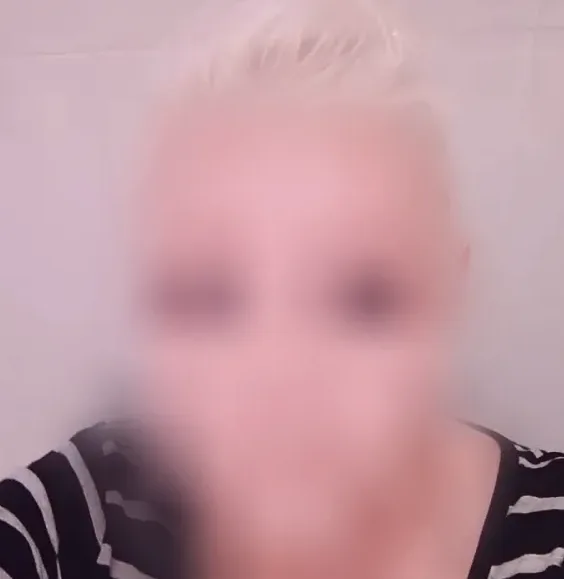 Lilly, 39