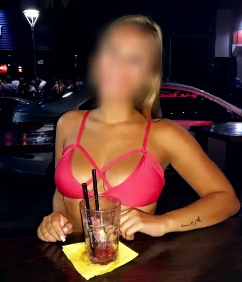 Lucia, 32
