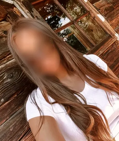 Lucia, 27