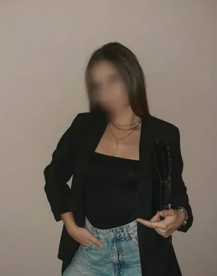Luisa, 35
