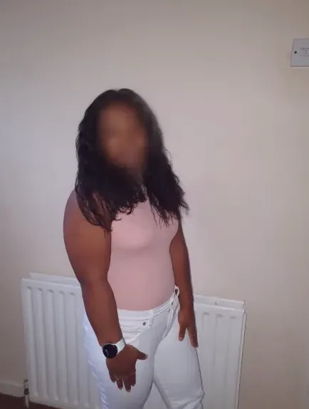 Manuela, 24