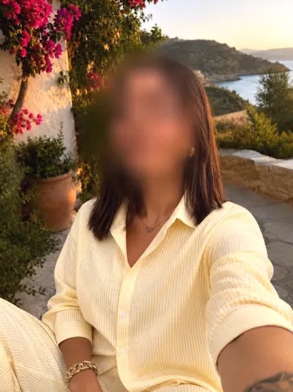 Paula, 23