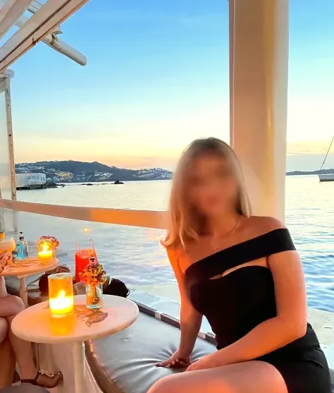 Sandra, 28