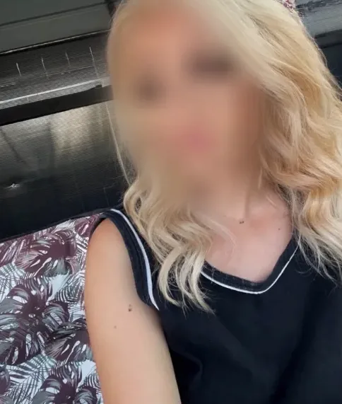 Sandra, 30