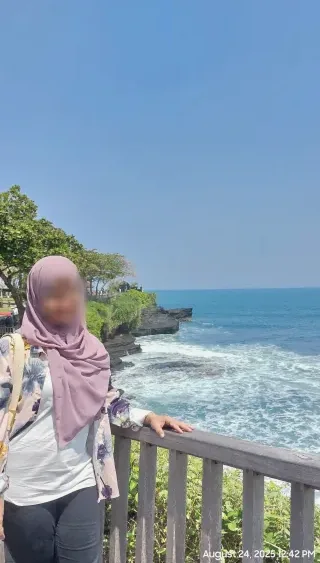 Sandra, 37