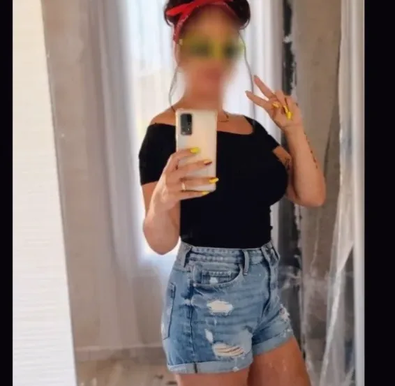Vivien, 37