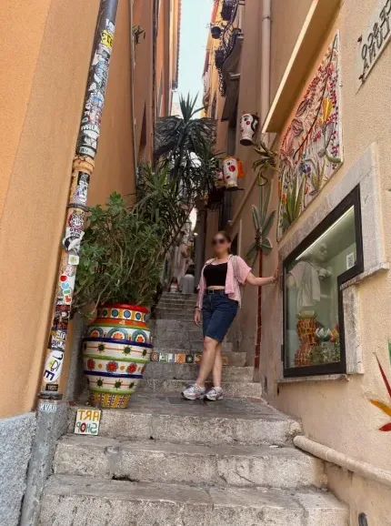 Zeynep, 35