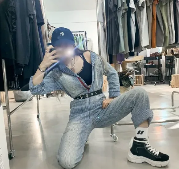 Zeynep, 28